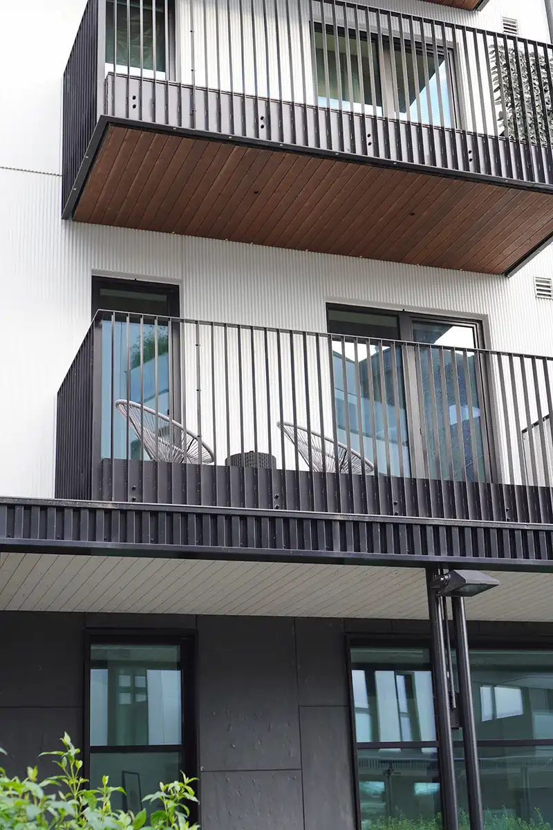 Alu Balkon auf einem Wohnhaus