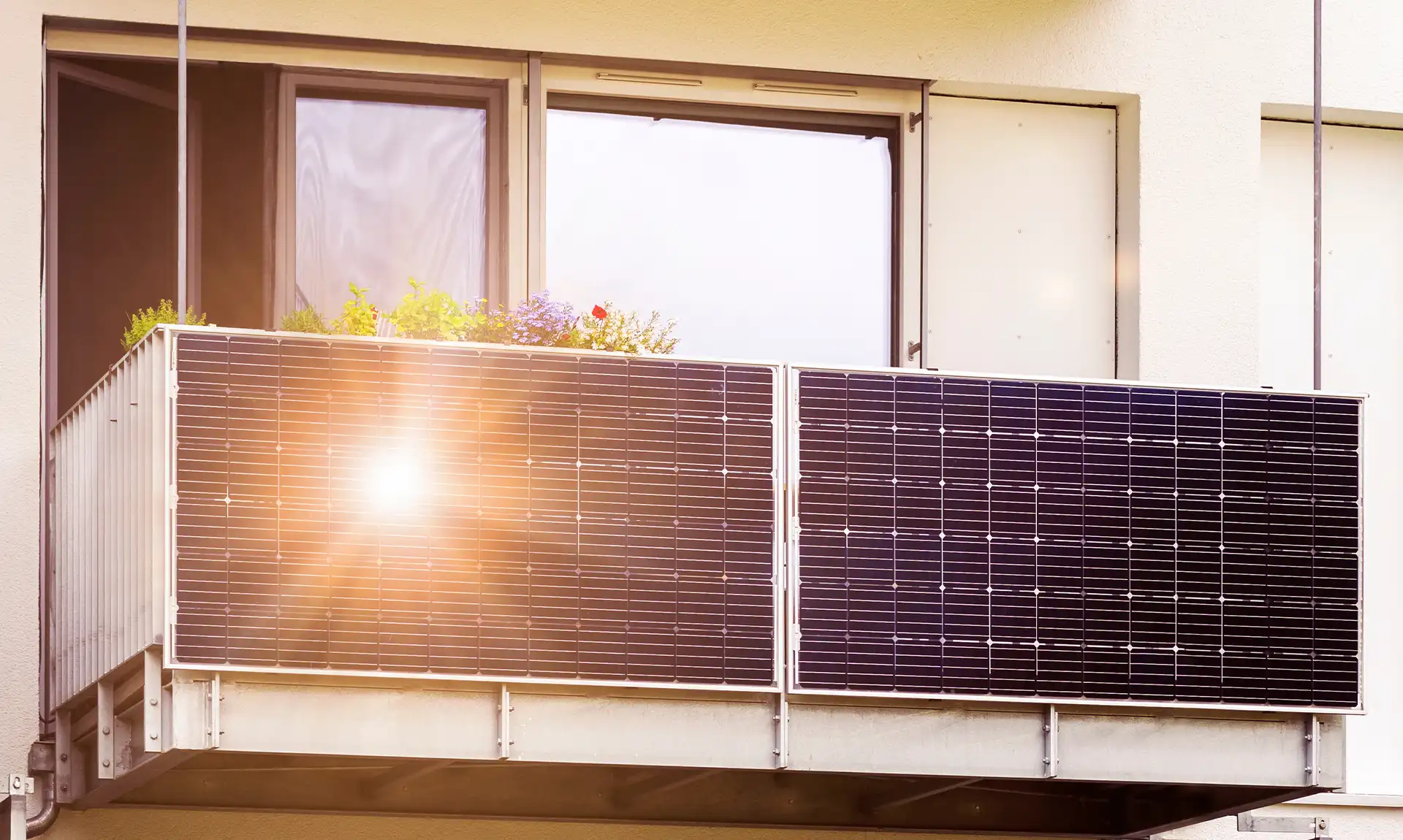 Balkon mit integrierten Solarpaneelen